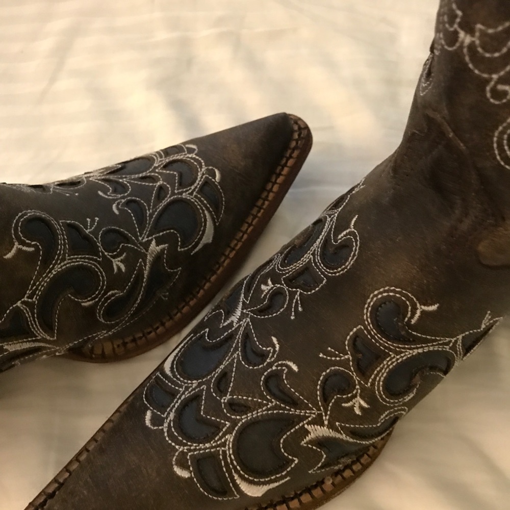 Womans boots never worn.